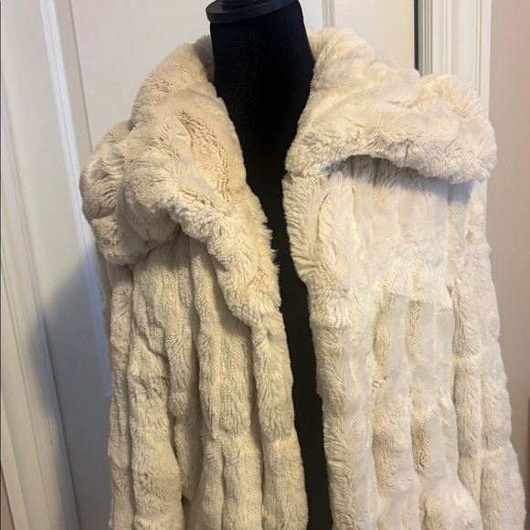 Luxurious Cream Teddy Jacket - Picture 2 of 5